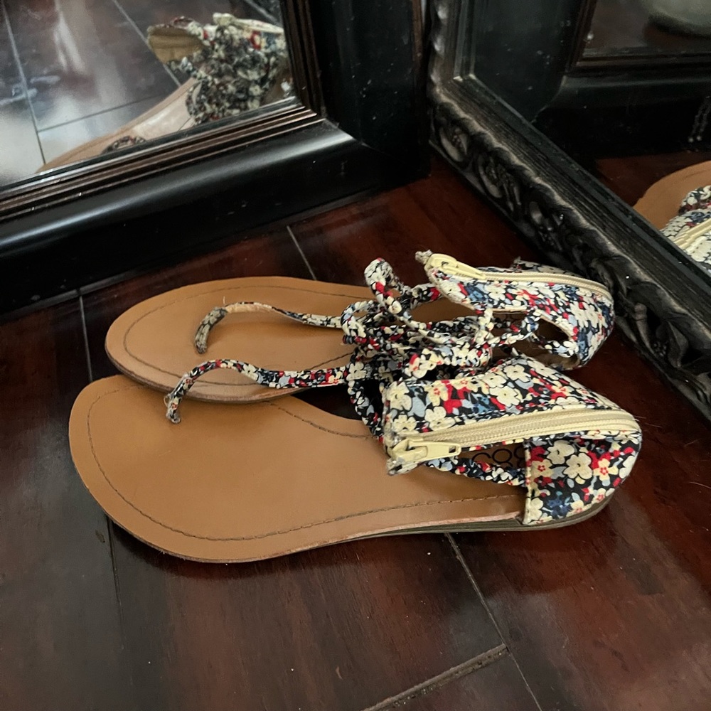 SANDALS